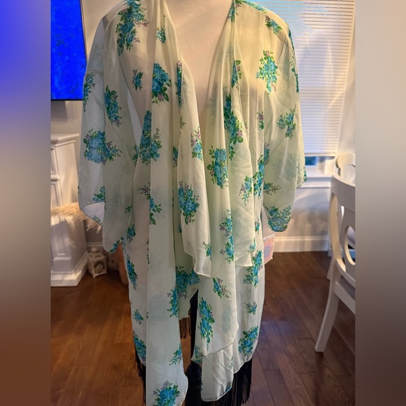 BNWT LuLaRoe kimono Monroe Floral Kimono with Fringe SWIM coverup as well - Picture 3 of 7